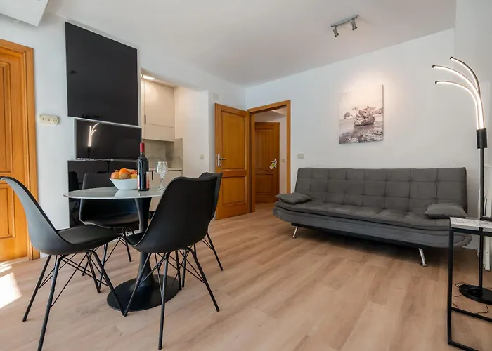 Simic * Макарска