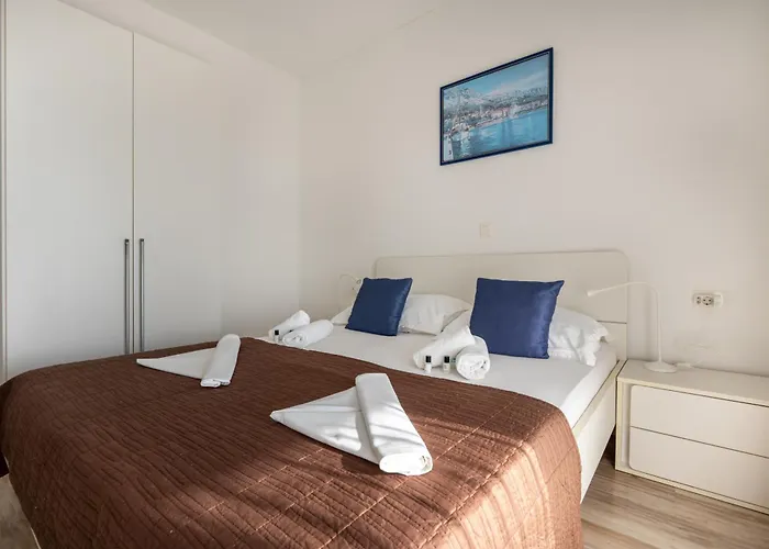 Simic Макарска